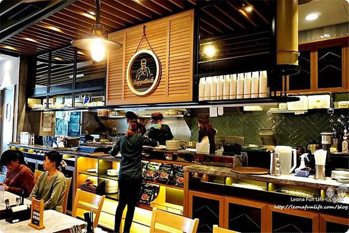 正宗大馬料理來台中了！必點人氣王海南雞飯、沙嗲串燒，空運來的榴槤蛋糕有果肉