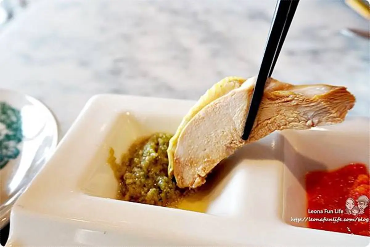 正宗大馬料理來台中了！必點人氣王海南雞飯、沙嗲串燒，空運來的榴槤蛋糕有果肉
