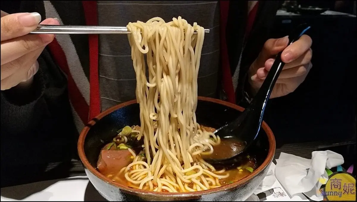 CP值超高!台中浮誇麵食館「午宵限定香辣麵」只要118元,黃金炸餃子酥脆唰嘴也必點 CP值超高!台中浮誇麵食館「午宵限定香辣麵」只要118元,黃金炸餃子酥脆唰嘴也必點