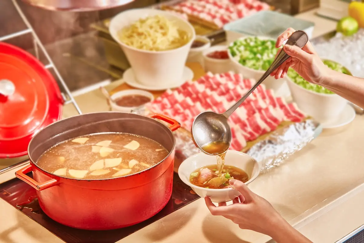 兩大超狂吃到飽！飯店加「100元」爽嗑牛排、龍蝦，女生加「38元」吃Buffet