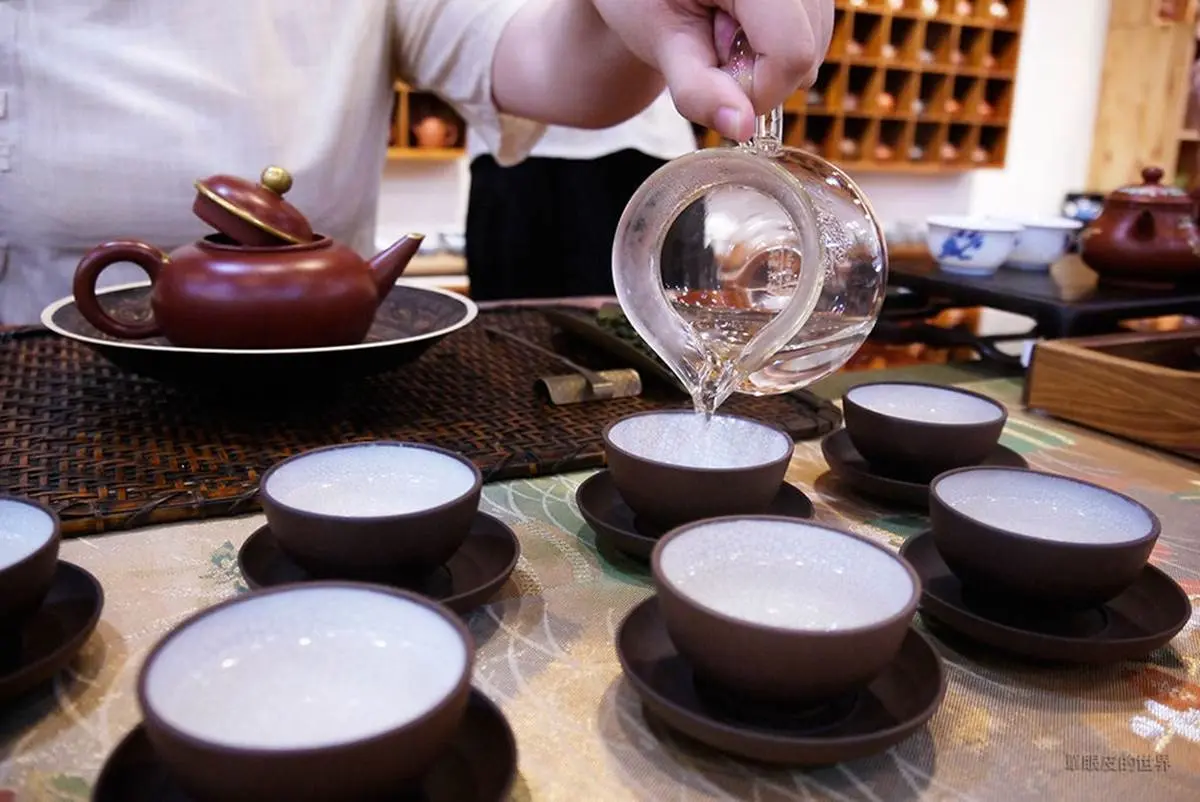 大稻埕新玩法！４處有哏打卡點：大片「百壺牆」、體驗傳統旗袍、米製鬆糕