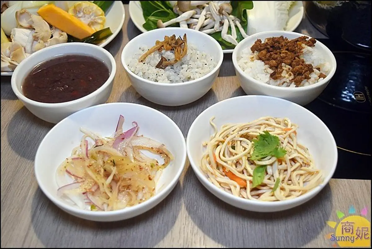 單身也能嗑!台中3家吃到飽個人鍋:迴轉餐檯、超澎派自助吧、超過20樣小農蔬食 單身也能嗑!台中3家吃到飽個人鍋:迴轉餐檯、超澎派自助吧、超過20樣小農蔬食