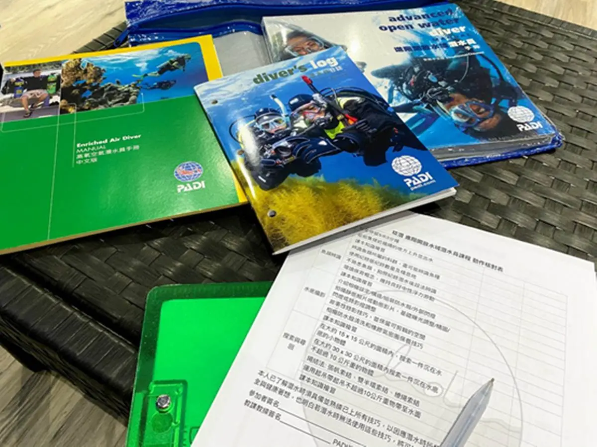 徜徉海底世界！小琉球考「進階潛水證照」全攻略，還能到美人洞、破沈船拍美照
