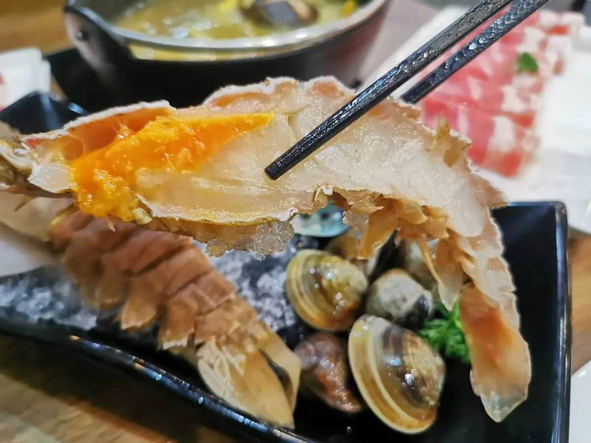 滿2鍋送肉!員林高CP值百元火鍋有16種湯頭,398元海陸鍋吃得到蝦蛄、鮑魚 滿2鍋送肉!員林高CP值百元火鍋有16種湯頭,398元海陸鍋吃得到蝦蛄、鮑魚