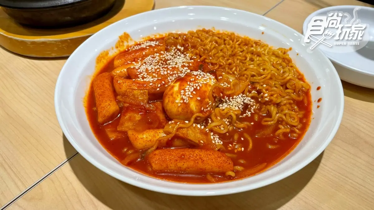 韓國人氣餐廳悄登台!必吃百元紫菜包飯+辣炒年糕拉麵,還能怒嗑台灣限定款 韓國人氣餐廳悄登台!必吃百元紫菜包飯+辣炒年糕拉麵,還能怒嗑台灣限定款