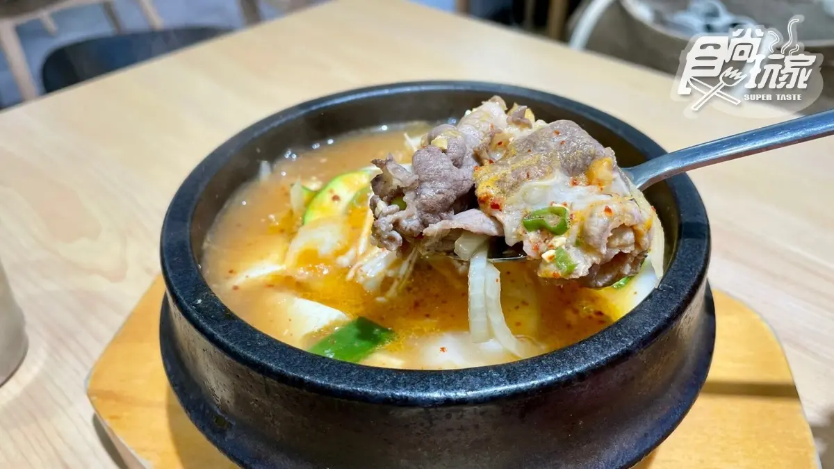 韓國人氣餐廳悄登台!必吃百元紫菜包飯+辣炒年糕拉麵,還能怒嗑台灣限定款 韓國人氣餐廳悄登台!必吃百元紫菜包飯+辣炒年糕拉麵,還能怒嗑台灣限定款