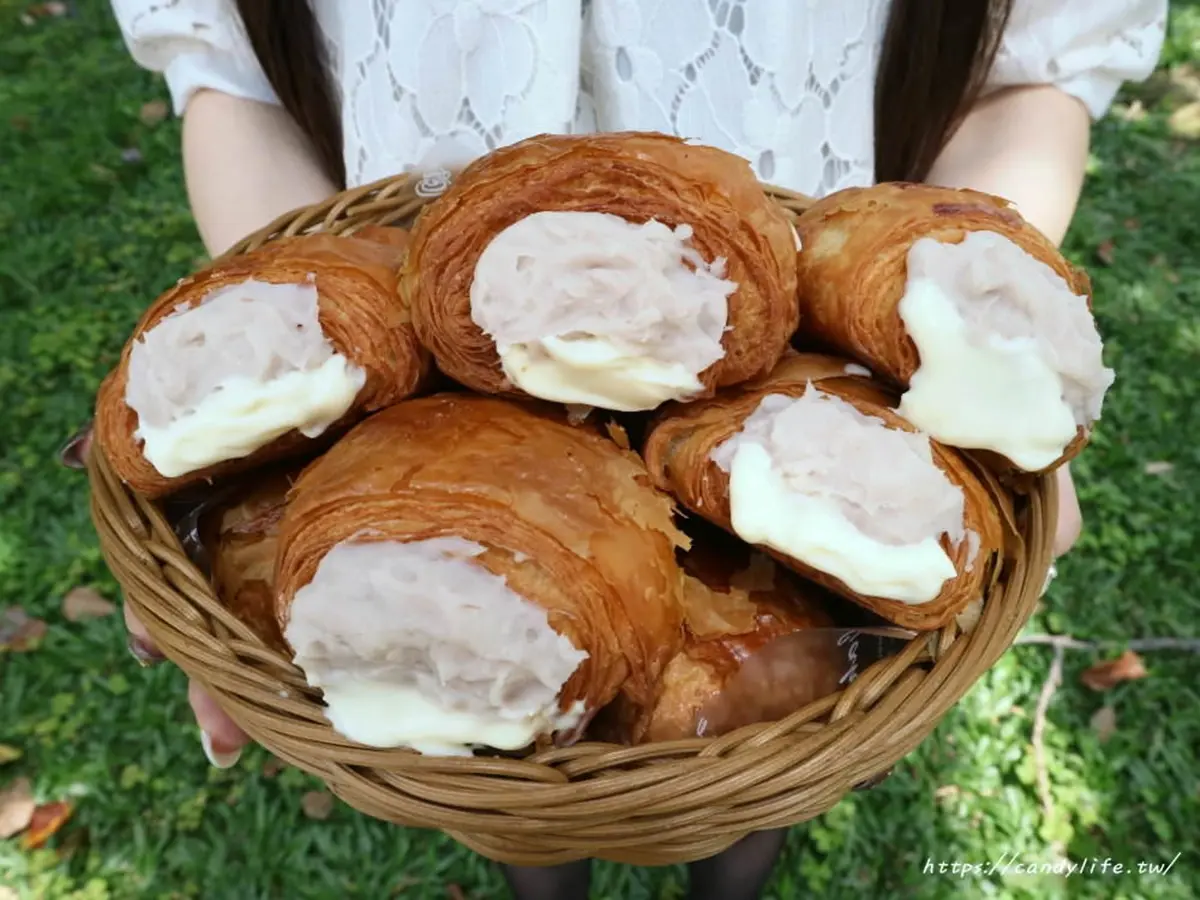 這畫面太誘人！台中5家爆餡芋頭甜點：排隊芋泥可頌、流沙炸芋球、3大球芋泥餐包