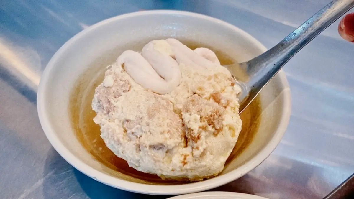 饕客必吃！彰化人氣炸肉圓+甜鹹醬Q脆超對味，再配限量龍骨髓湯口感像蒸蛋
