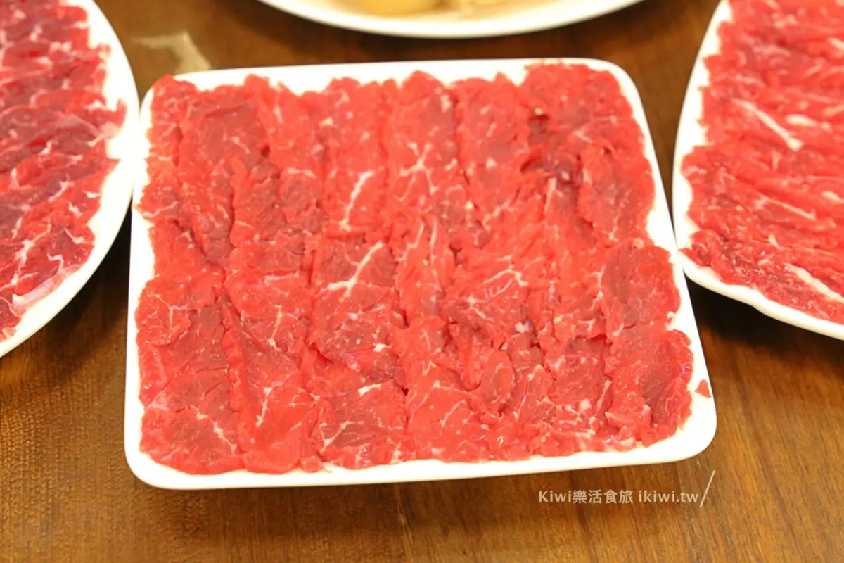 在地肉控口袋名單!嘉義溫體牛肉鍋必點彈牙牛腳蹄,獨特脆腸大火快炒超下飯 在地肉控口袋名單!嘉義溫體牛肉鍋必點彈牙牛腳蹄,獨特脆腸大火快炒超下飯