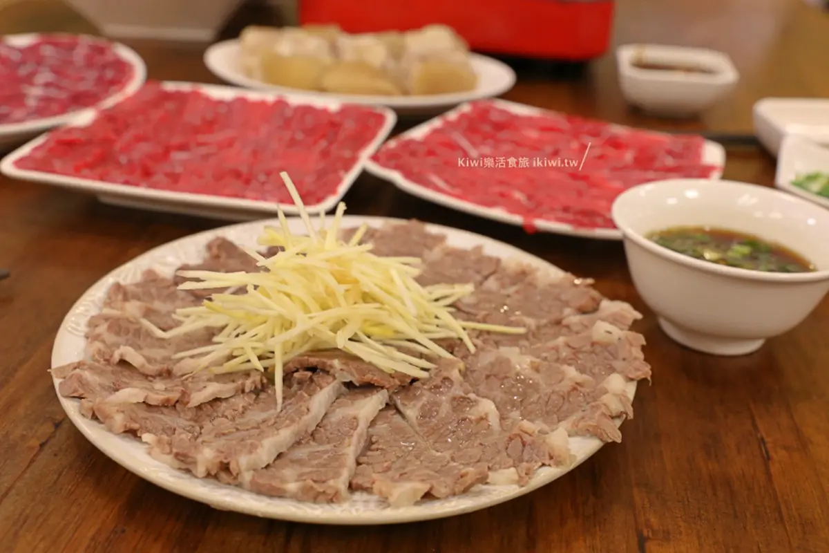 在地肉控口袋名單!嘉義溫體牛肉鍋必點彈牙牛腳蹄,獨特脆腸大火快炒超下飯 在地肉控口袋名單!嘉義溫體牛肉鍋必點彈牙牛腳蹄,獨特脆腸大火快炒超下飯