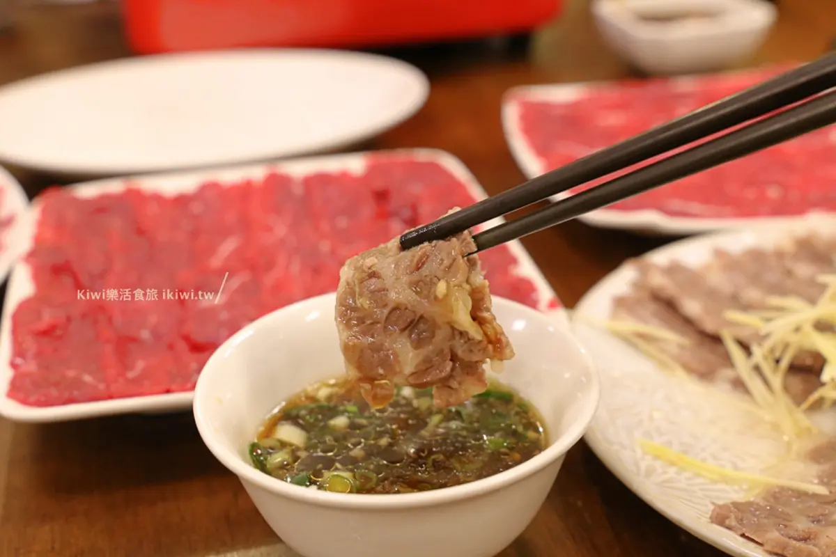 在地肉控口袋名單!嘉義溫體牛肉鍋必點彈牙牛腳蹄,獨特脆腸大火快炒超下飯 在地肉控口袋名單!嘉義溫體牛肉鍋必點彈牙牛腳蹄,獨特脆腸大火快炒超下飯