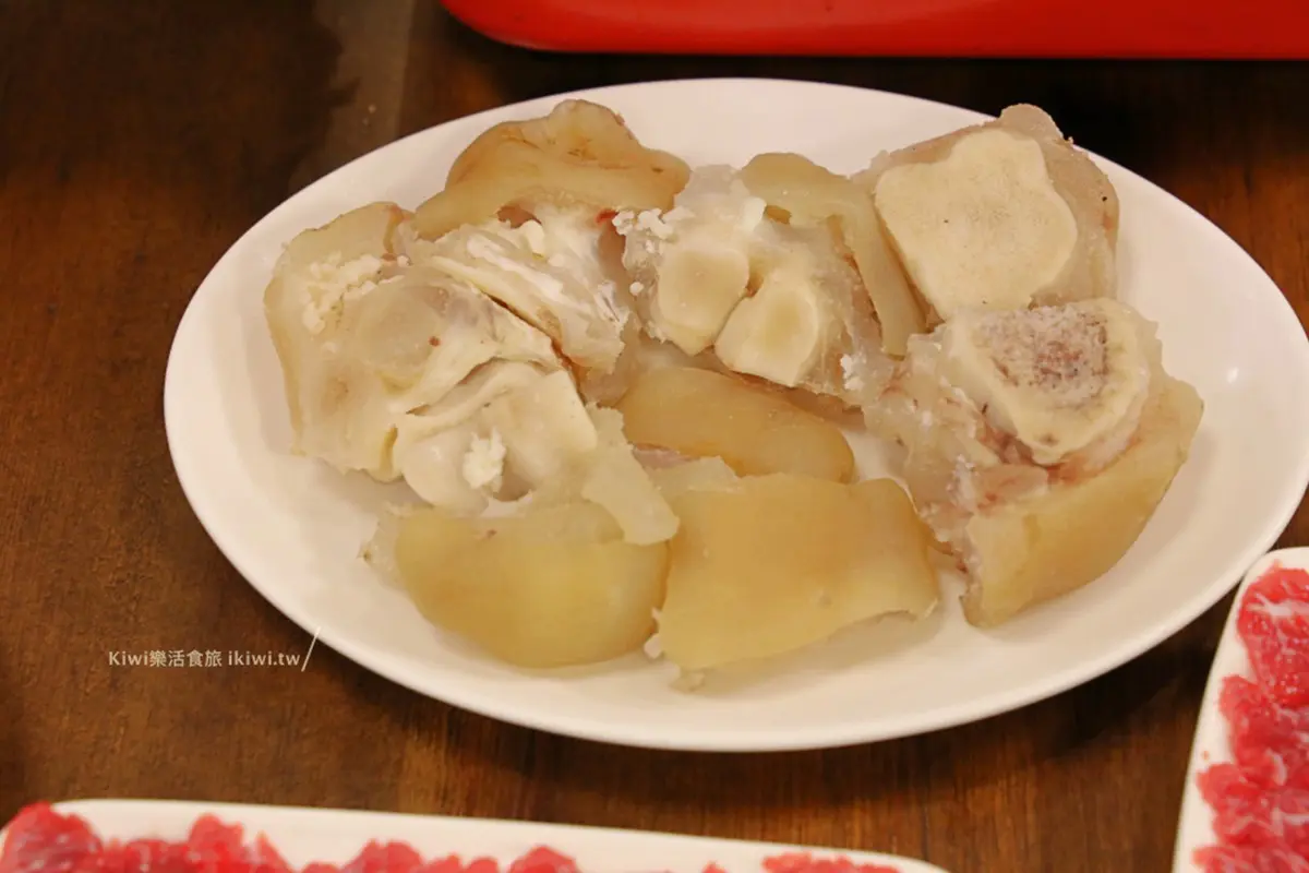 在地肉控口袋名單!嘉義溫體牛肉鍋必點彈牙牛腳蹄,獨特脆腸大火快炒超下飯 在地肉控口袋名單!嘉義溫體牛肉鍋必點彈牙牛腳蹄,獨特脆腸大火快炒超下飯
