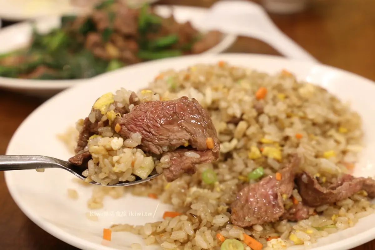 在地肉控口袋名單!嘉義溫體牛肉鍋必點彈牙牛腳蹄,獨特脆腸大火快炒超下飯 在地肉控口袋名單!嘉義溫體牛肉鍋必點彈牙牛腳蹄,獨特脆腸大火快炒超下飯