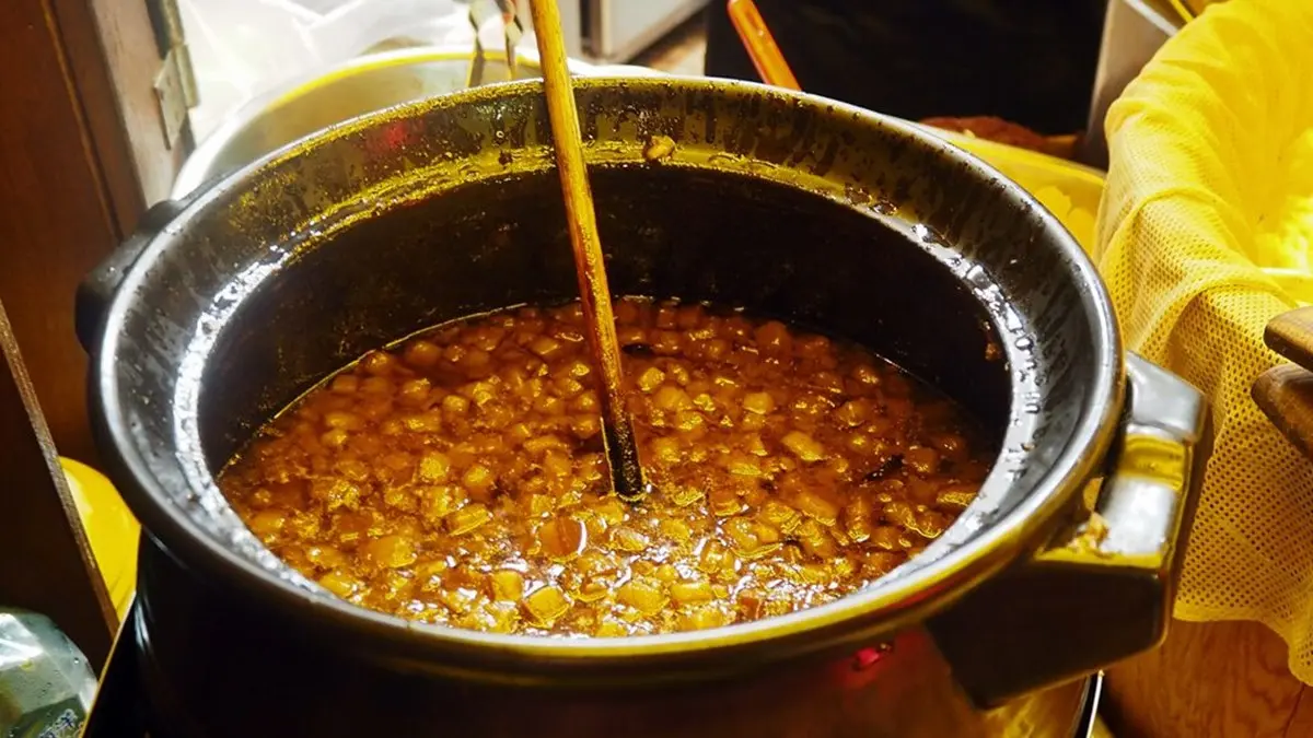 從攤車賣到開店面！高雄人氣小吃必點雙重享受「鴛鴦飯」，招牌豆腐嘗得到淡淡中藥香