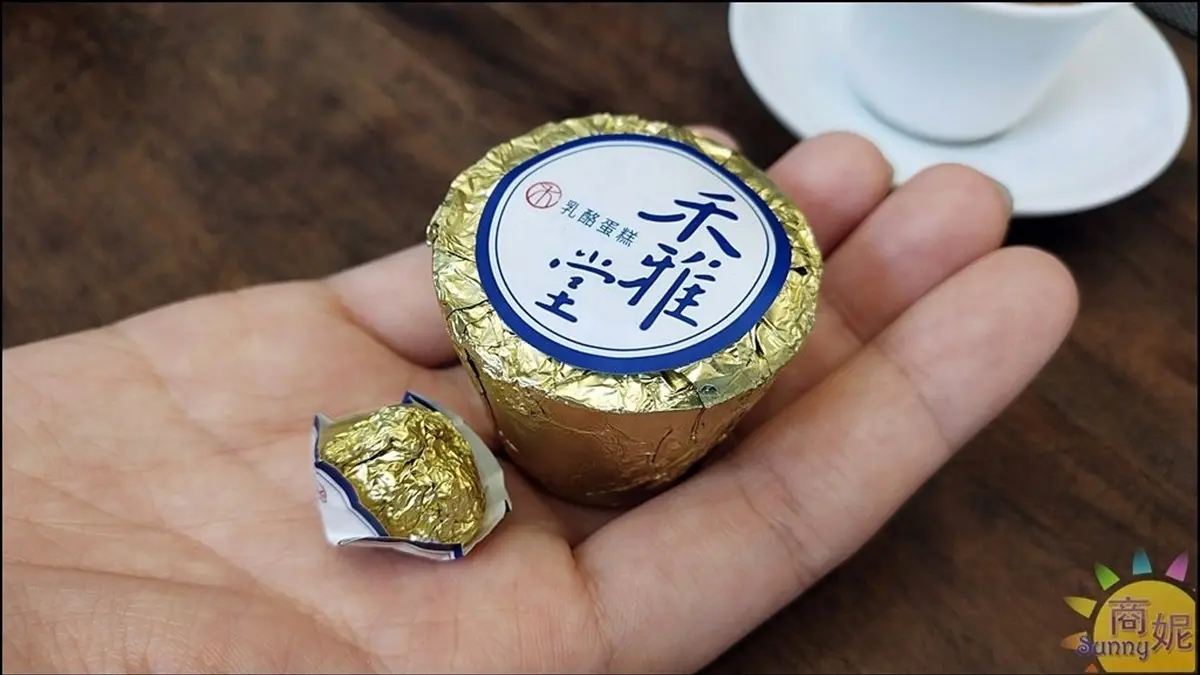 台中人氣伴手禮!乳酪蛋糕絲滑不甜膩還「像金莎」,獨特吃法撒義式香料粉、夾小圓法 台中人氣伴手禮!乳酪蛋糕絲滑不甜膩還「像金莎」,獨特吃法撒義式香料粉、夾小圓法