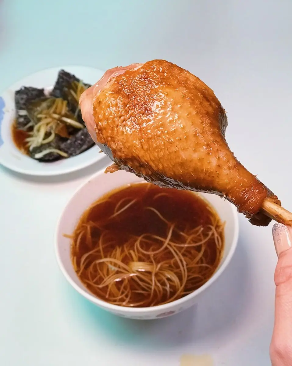 百年市場嗑美食！台南「鴨母寮」超夯７攤：50年粉腸三色蛋、火燒蝦肉圓、巨無霸布丁