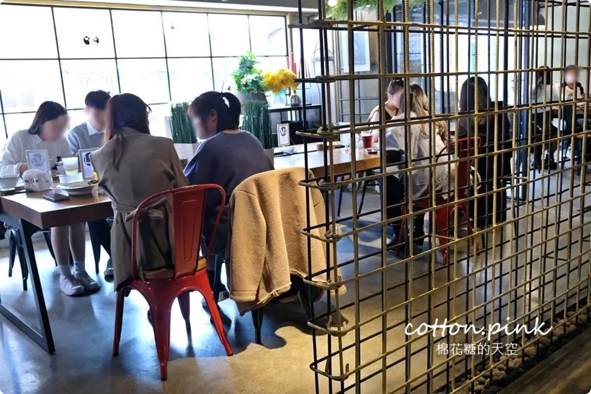 小個子衝台中!比老闆矮幾公分這家早午餐就送幾顆骰子牛,還有滿滿岩漿起司超邪惡 小個子衝台中!比老闆矮幾公分這家早午餐就送幾顆骰子牛,還有滿滿岩漿起司超邪惡