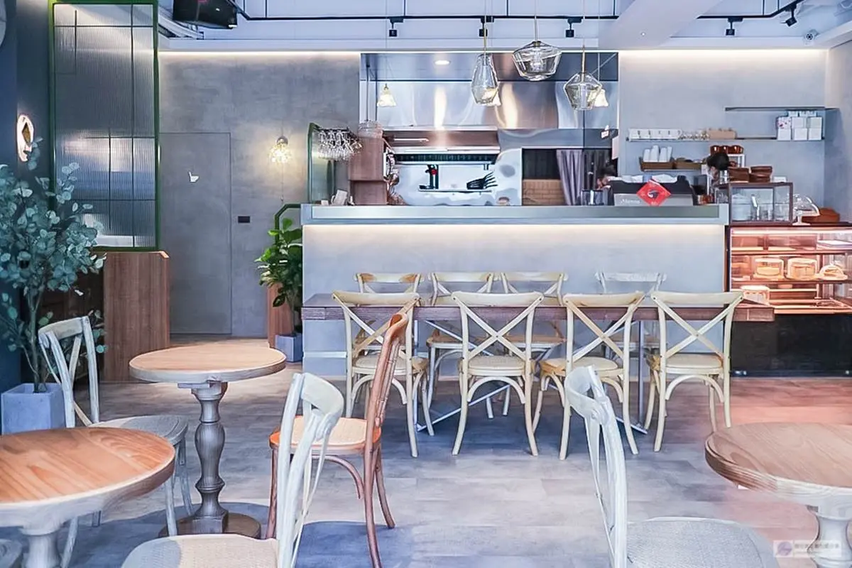 【新開店】打卡當仙女！桃園不限時咖啡廳必拍夢幻月光牆，多汁鴨胸義麵吃完會回味
