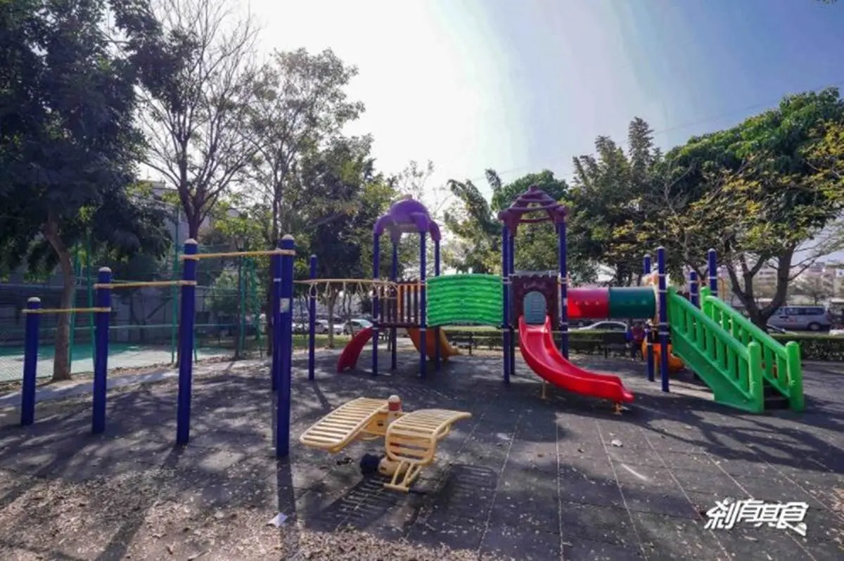 暑假免費放電推薦！台中５大好玩公園：全球首創3D攀爬、立體迷宮、恐龍滑梯