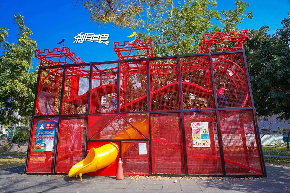 暑假免費放電推薦！台中５大好玩公園：全球首創3D攀爬、立體迷宮、恐龍滑梯