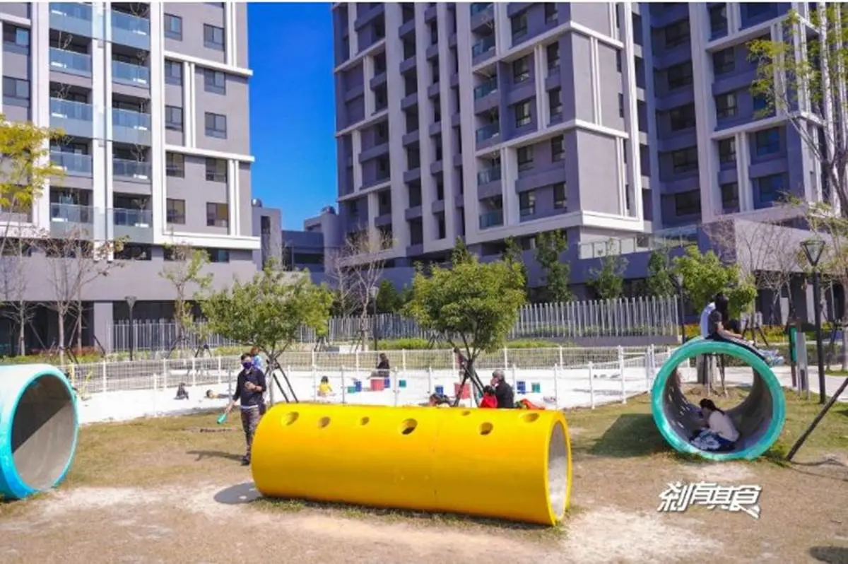 暑假免費放電推薦！台中５大好玩公園：全球首創3D攀爬、立體迷宮、恐龍滑梯