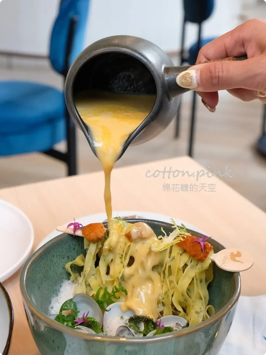 好拍更好吃！台中人氣咖啡館再開新菜單，水水先嘗限量海膽麵、年輪厚夾心