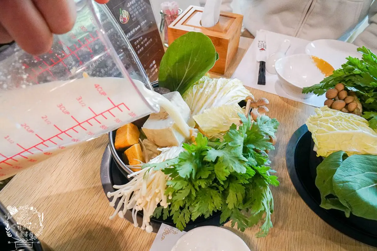 超佛心!高雄個人鍋吃到飽最低只要399元,免服務費、5種湯底還有現切Choice牛 超佛心!高雄個人鍋吃到飽最低只要399元,免服務費、5種湯底還有現切Choice牛
