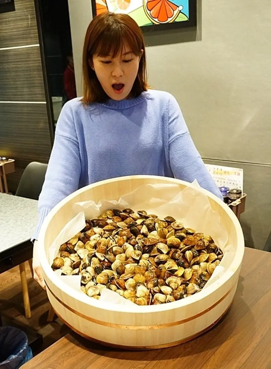 【新開店】台韓混搭!「一隻雞」火鍋必點5.5斤蛤蜊盆,4月開始預約送超美裱花蛋糕 【新開店】台韓混搭!「一隻雞」火鍋必點5.5斤蛤蜊盆,4月開始預約送超美裱花蛋糕