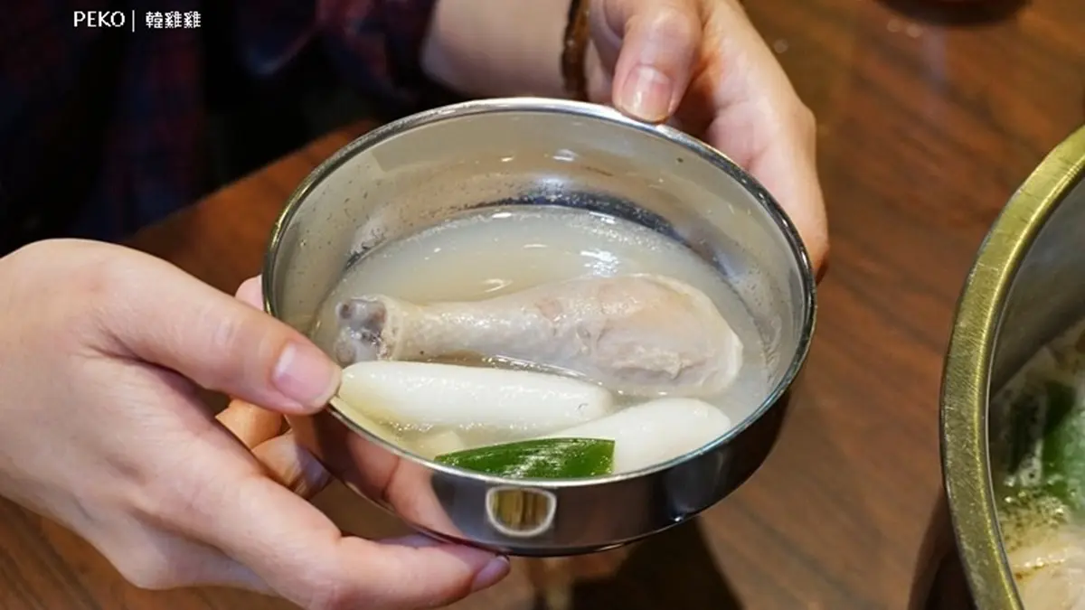 【新開店】台韓混搭!「一隻雞」火鍋必點5.5斤蛤蜊盆,4月開始預約送超美裱花蛋糕 【新開店】台韓混搭!「一隻雞」火鍋必點5.5斤蛤蜊盆,4月開始預約送超美裱花蛋糕