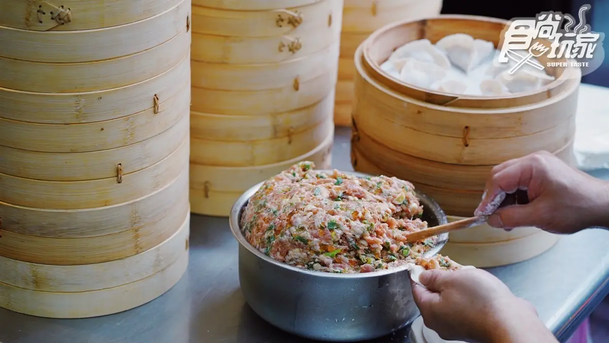 食尚銅板美食錦標賽！全明星激戰雙北15間：IG暴紅蒸餃、並ㄅㄧㄤˋ叫蚵嗲、薑汁番茄
