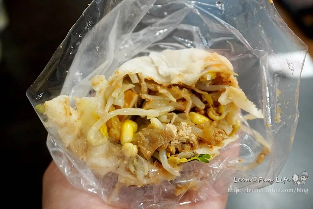 【全台潤餅大PK】中部超有哏14家：火龍果粉色餅皮、內用免費喝湯、１週只賣１天