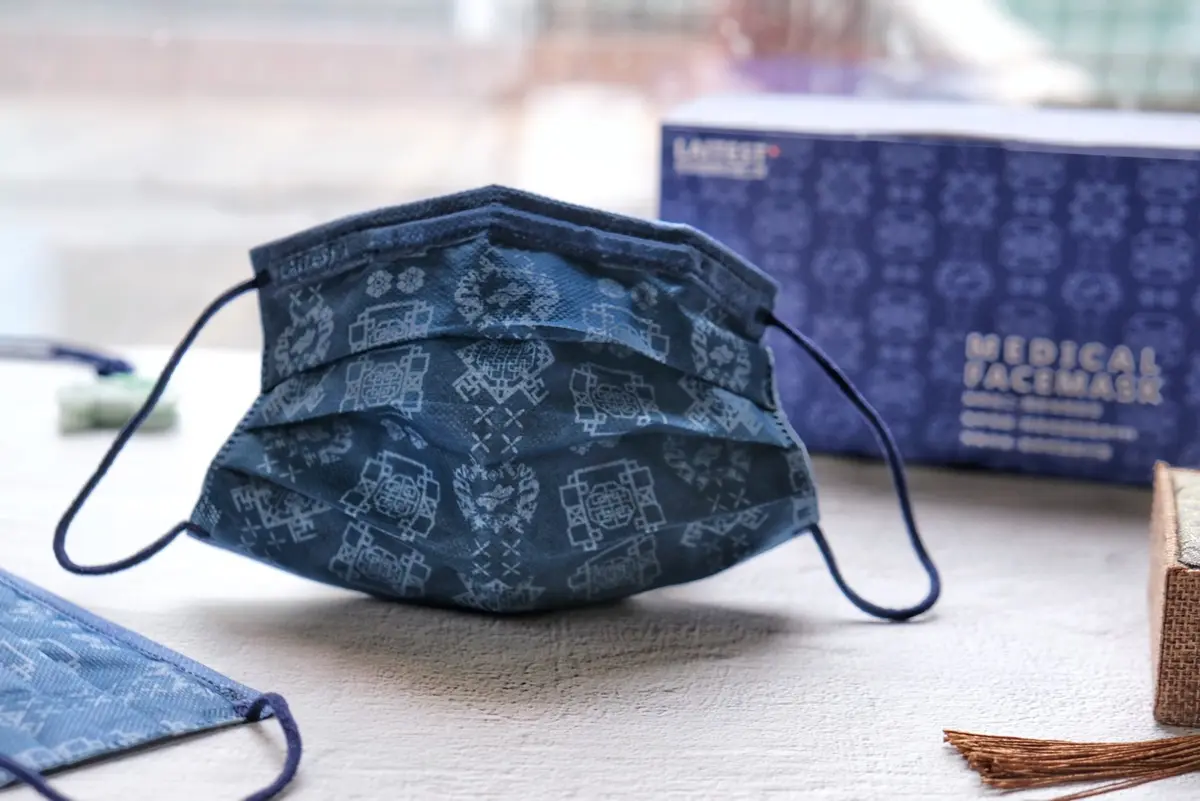 「媽祖遶境」指定口罩！大甲鎮瀾宮４聯名款求好運，萊潔壓軸「藍絲綢」口罩這天賣