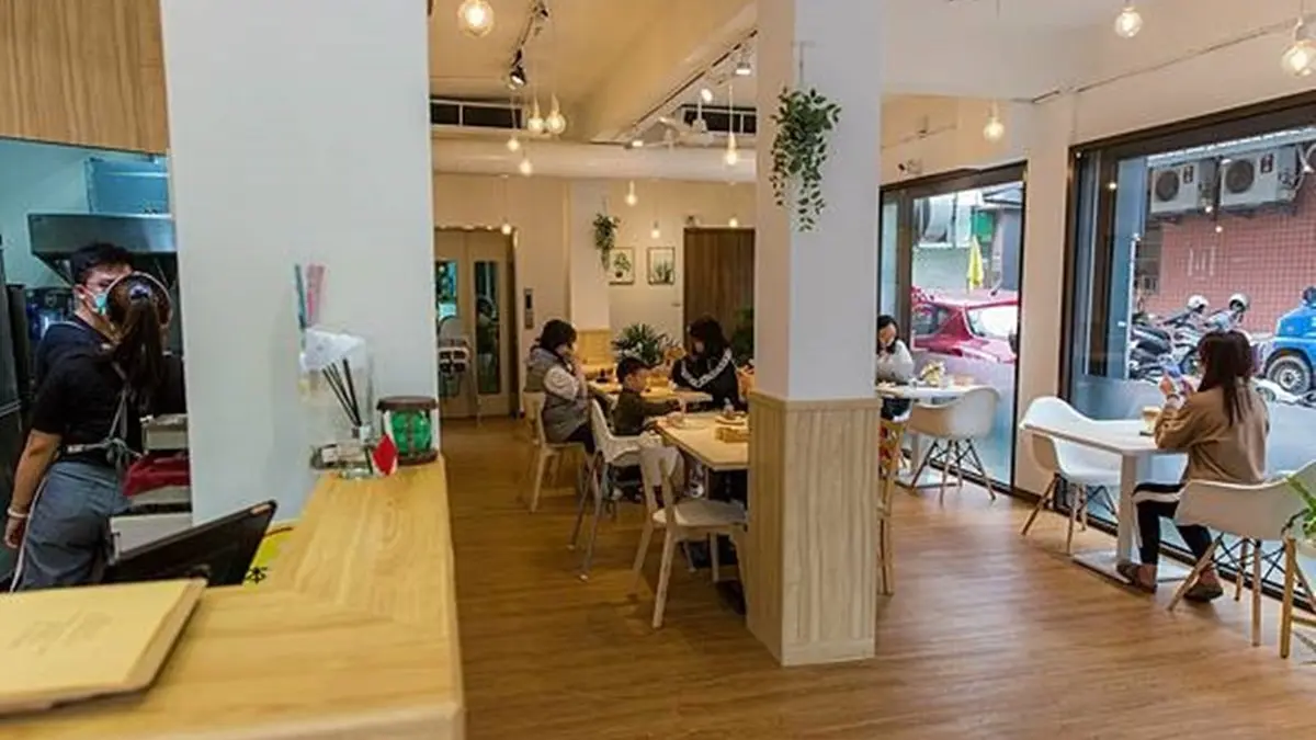 【新開店】海賊王迷朝聖！中壢咖啡廳藏魯夫最愛「帶骨肉」，蜂蜜芥末起司堡夾超厚肉排
