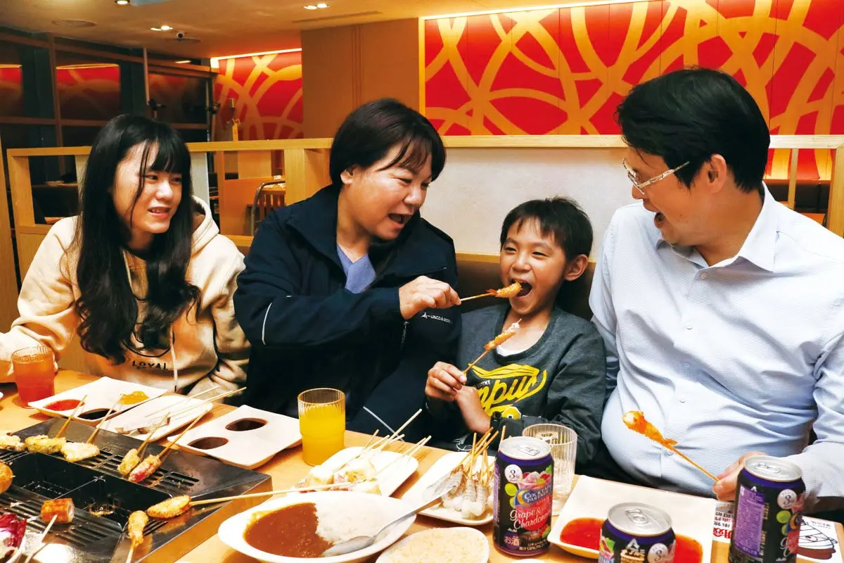 爸媽省摳摳!「串家物語」推限定5天「小孩用餐免費」,DIY串炸、日式茶泡飯任你吃到飽 爸媽省摳摳!「串家物語」推限定5天「小孩用餐免費」,DIY串炸、日式茶泡飯任你吃到飽