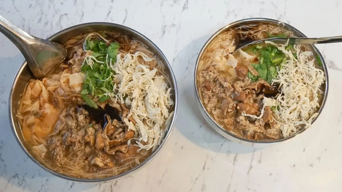 新北超有哏麵線！「極豚燒肉」鋪滿10片叉燒、溫泉蛋，隱藏版想吃要預約