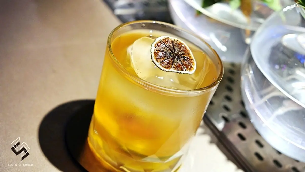 想醉先預約！台中「魔幻紫」酒吧必喝每日限量招牌，香水瓶調酒有濃濃荔枝、玫瑰香