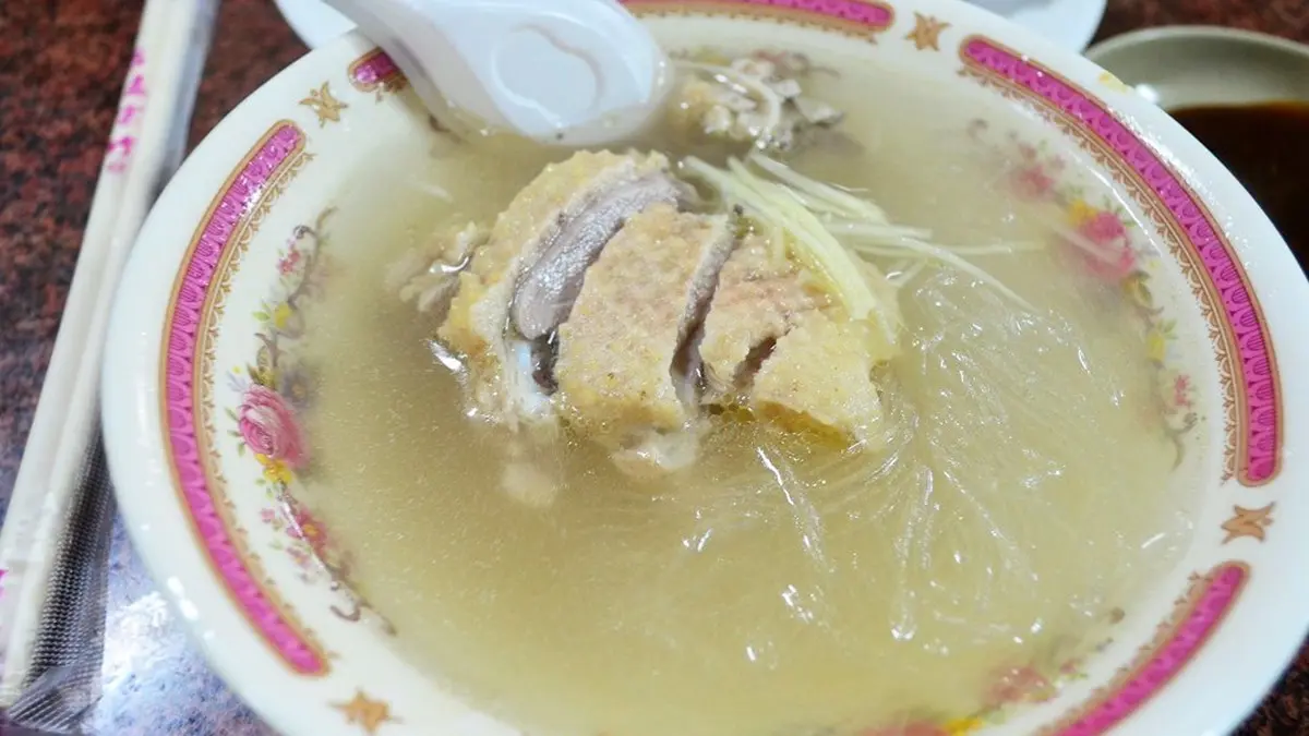 在地人最愛！鹿港第一市場６攤古早味：隱藏版鴨肉冬粉、50年芋丸湯、百年水晶餃