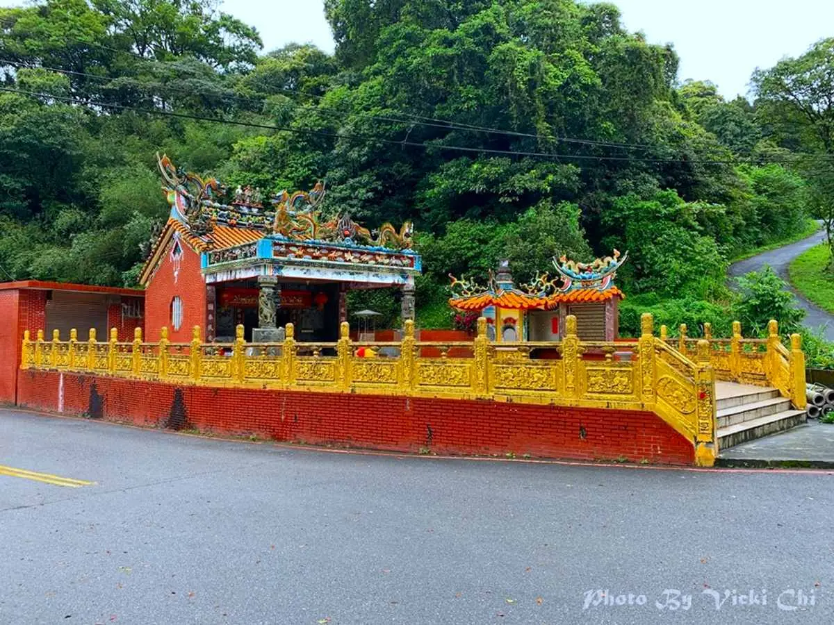 汐止祕境重現！30分鐘親溪步道可賞瀑布、觀山景，還能打卡美拍５層樓高聳岩壁