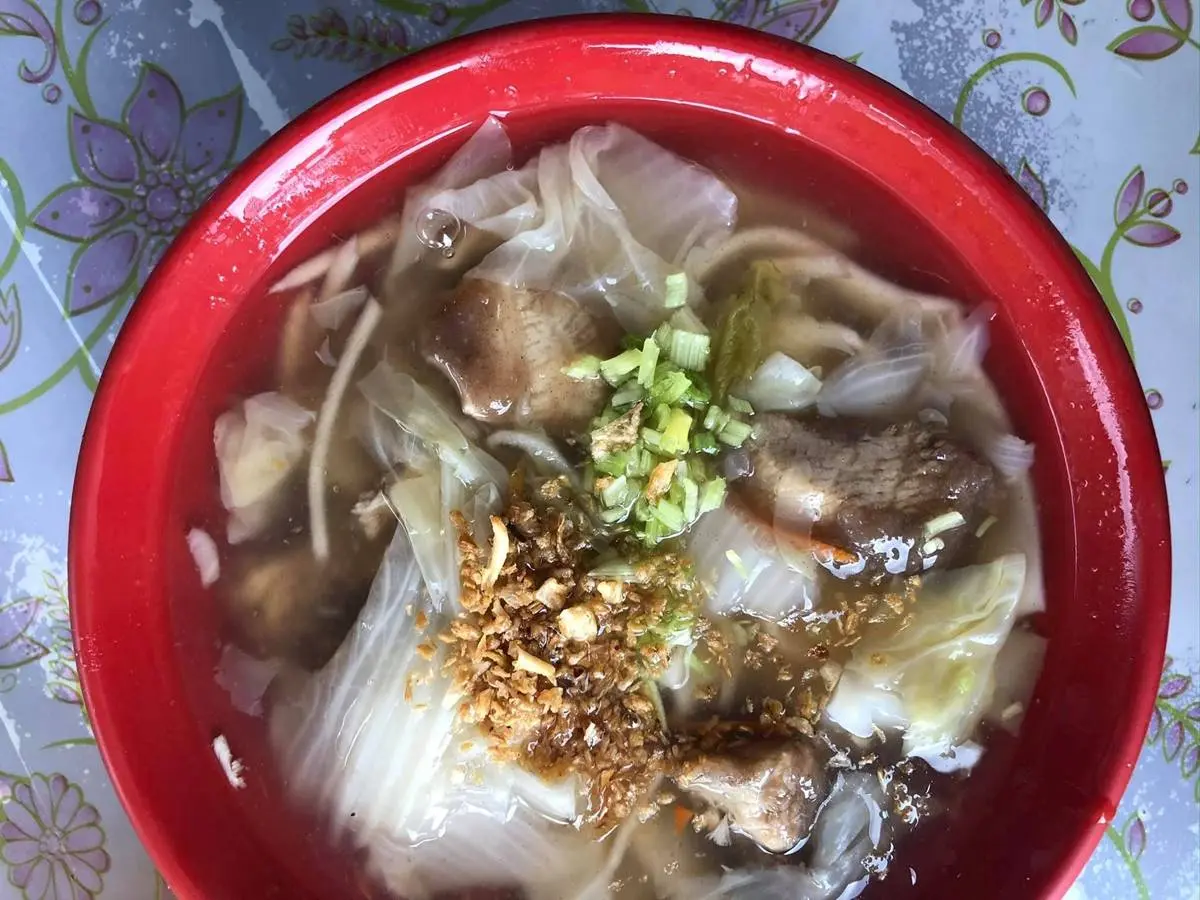 別處吃不到!漁港必嘗「現流」鯊魚羹,再搭古法燻製「鯊魚煙」更過癮 別處吃不到!漁港必嘗「現流」鯊魚羹,再搭古法燻製「鯊魚煙」更過癮