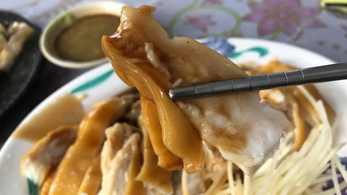 別處吃不到!漁港必嘗「現流」鯊魚羹,再搭古法燻製「鯊魚煙」更過癮 別處吃不到!漁港必嘗「現流」鯊魚羹,再搭古法燻製「鯊魚煙」更過癮