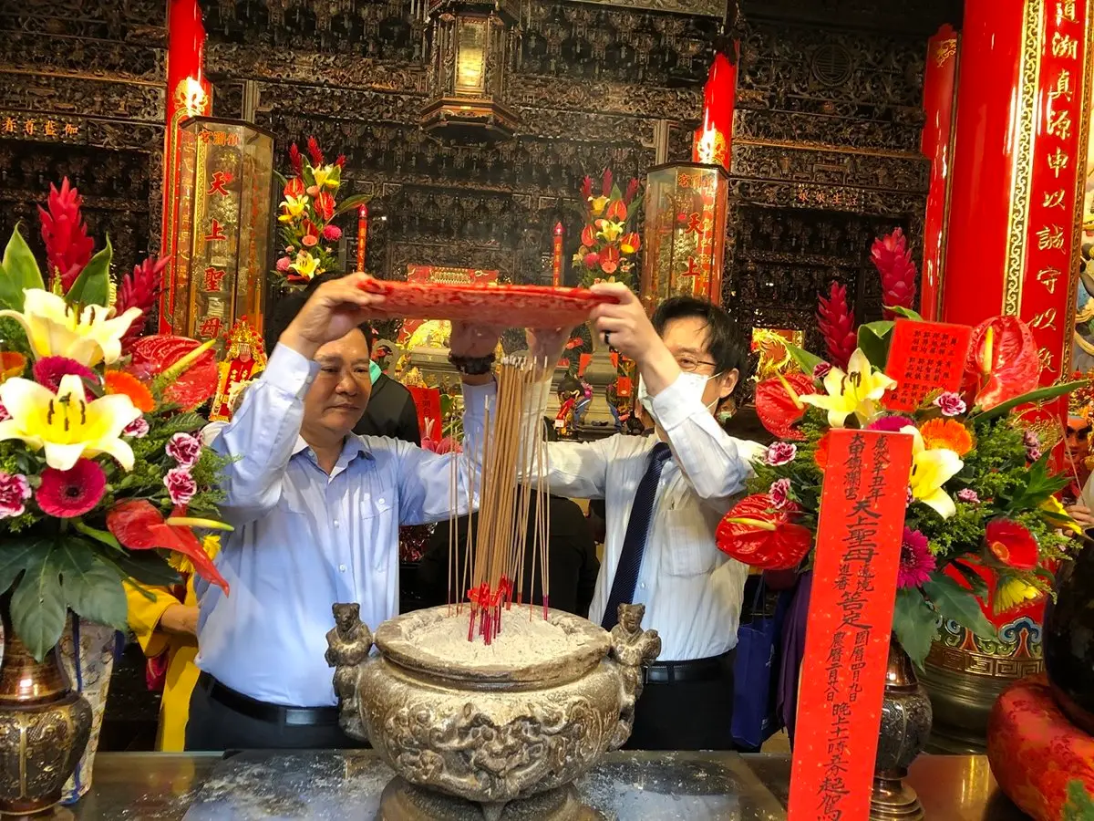 過香爐更保庇!鎮瀾宮推出「金版媽祖紀念」支付卡,準備這時開搶 過香爐更保庇!鎮瀾宮推出「金版媽祖紀念」支付卡,準備這時開搶