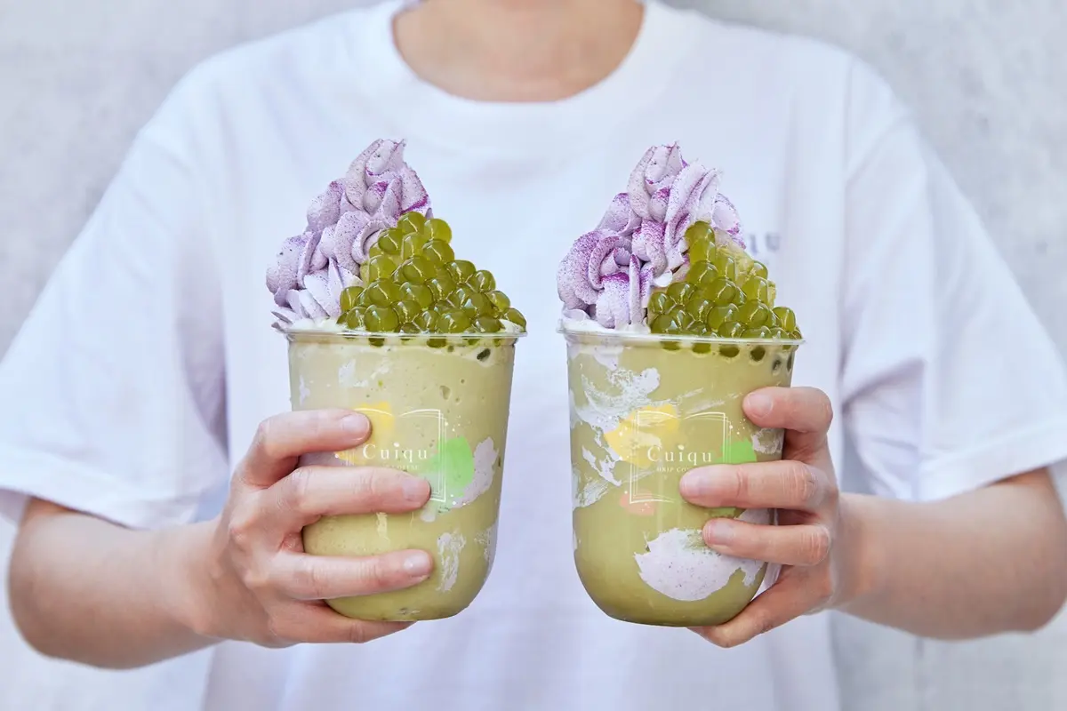 綠茶粉圓、茶凍多到滿出來!「奎克咖啡x飲冰室」推3款浮誇系奶茶冰沙,揪友喝折100元 綠茶粉圓、茶凍多到滿出來!「奎克咖啡x飲冰室」推3款浮誇系奶茶冰沙,揪友喝折100元