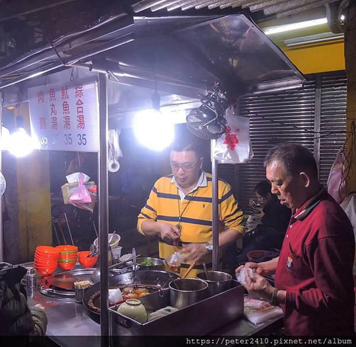 在地人才知！基隆市場３攤古早味：米粉湯配腰尺、50年手工肉圓，加碼「台義混血咖啡店」