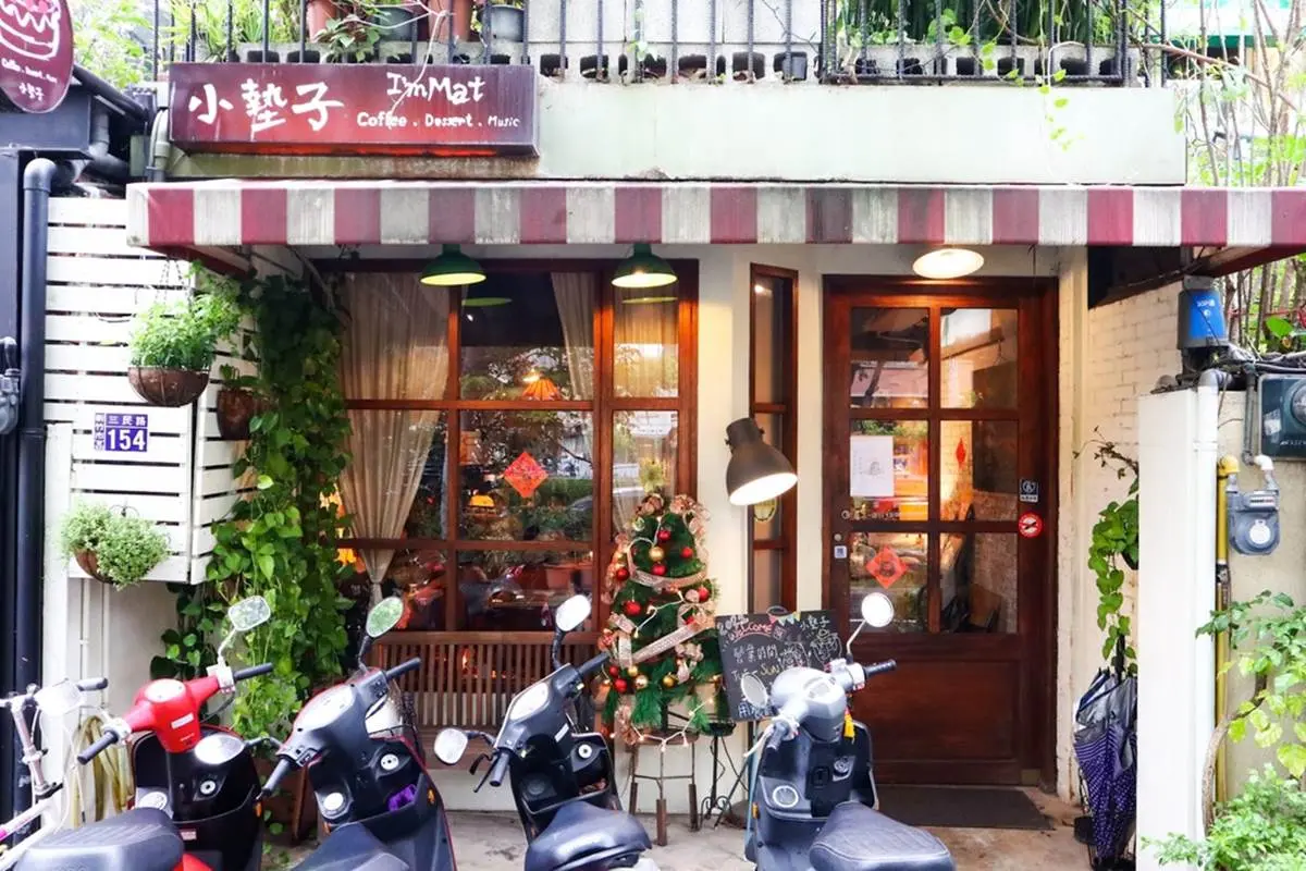 IG必拍！新竹７家網美系甜點店：露天泳池享Q萌鬆餅、花窗老宅吃７層戚風小山丘