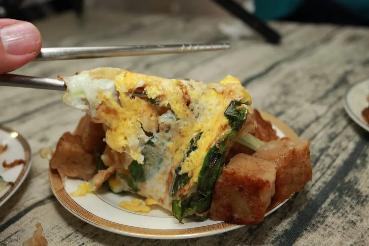 【新開店】超有哏蘿蔔糕餐車！九層塔+皮蛋、金沙口味別處吃不到，拌炒洋蔥免加價