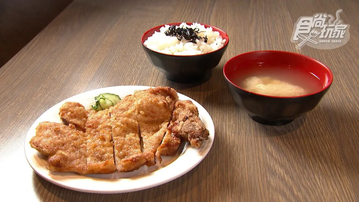 50年古早味！傳統「草袋飯」配祕製雪裡紅乾鹹香又開胃，金黃卡滋「炸排骨」一咬超多汁