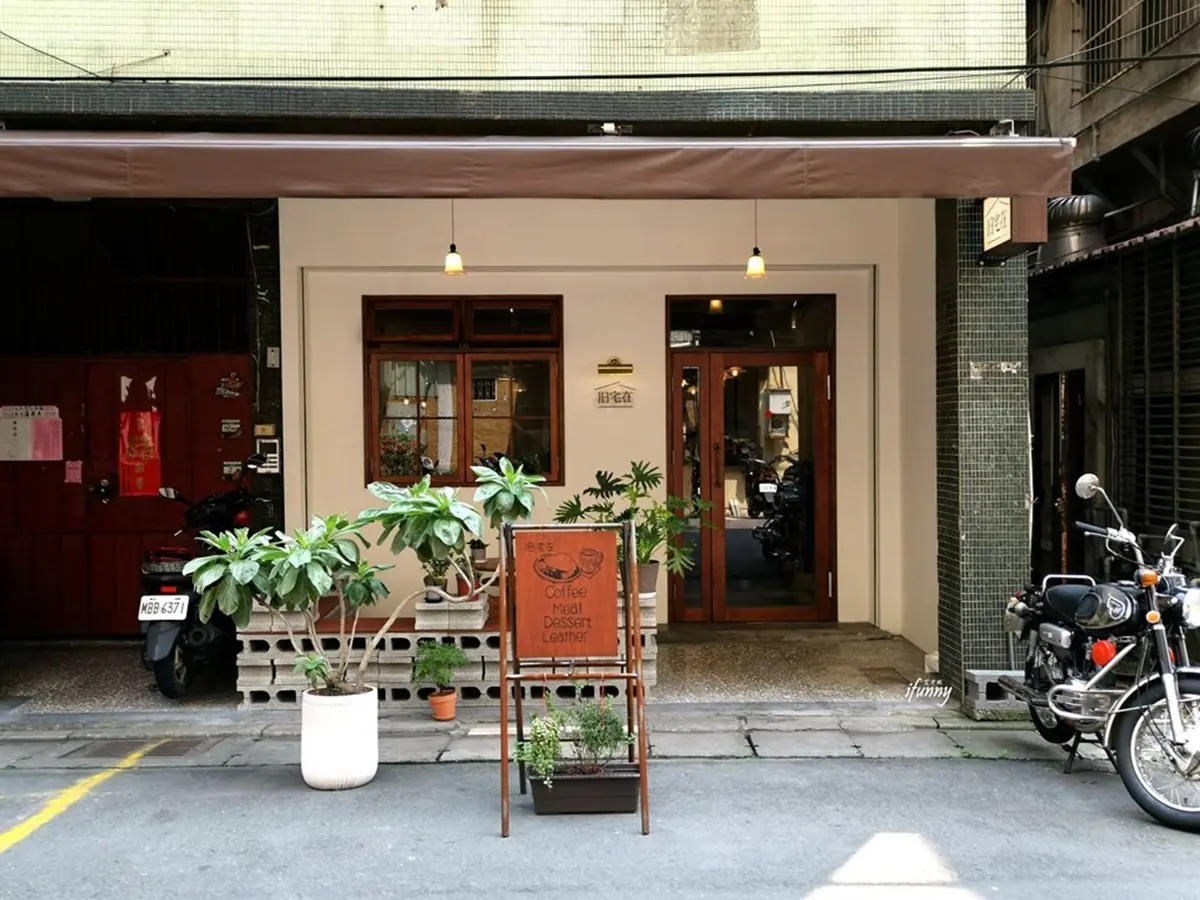 台北最強咖哩捷運地圖！評價4.5星以上先吃這５家：天后雞排+瘋狂蛋、IG瘋拍小屋造型飯