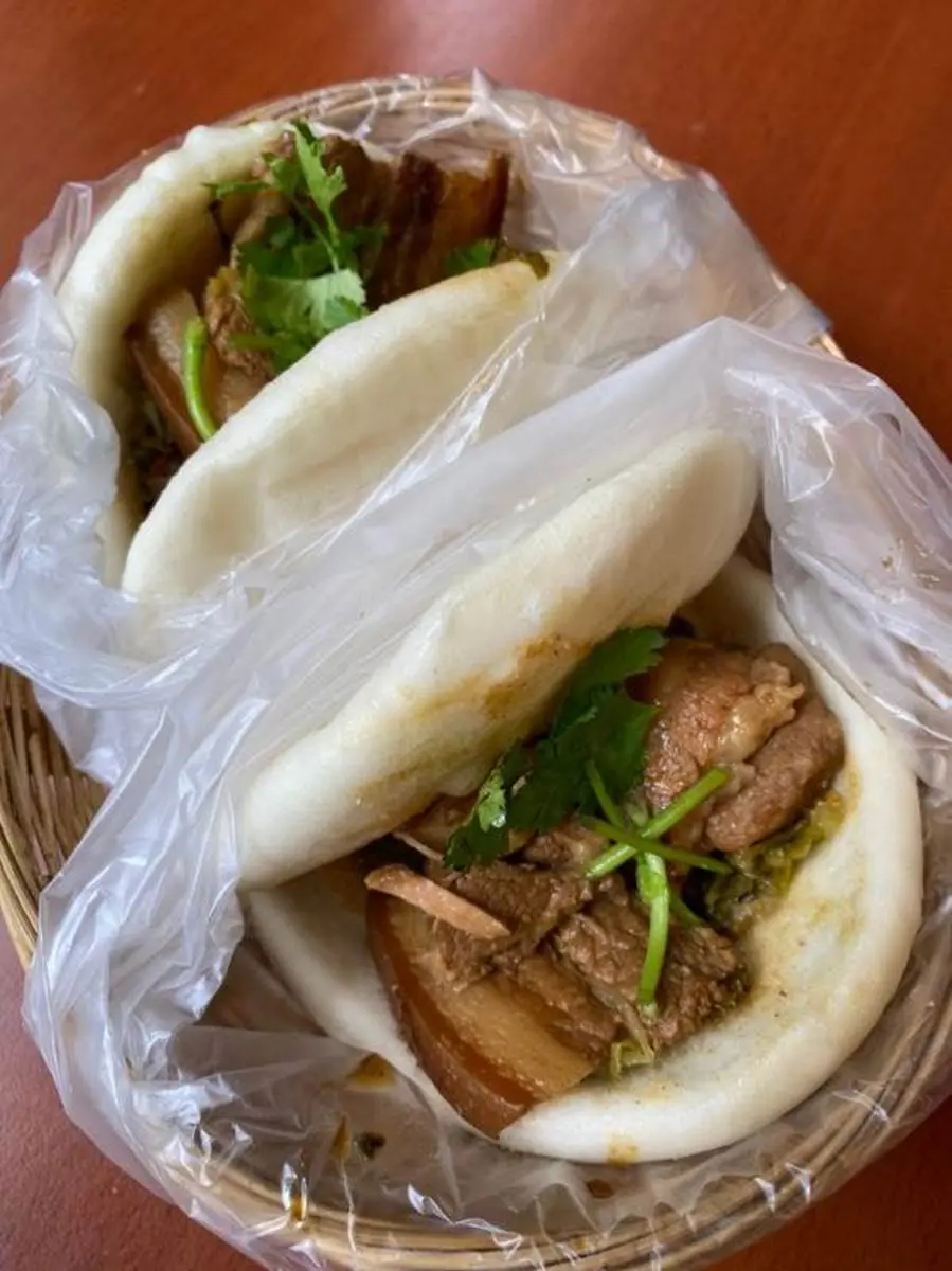 50元搞定!新北5家市場平價早餐:「噶瑪蘭黑豚」餛飩、20年手工刈包、婆媽最愛油飯 50元搞定!新北5家市場平價早餐:「噶瑪蘭黑豚」餛飩、20年手工刈包、婆媽最愛油飯