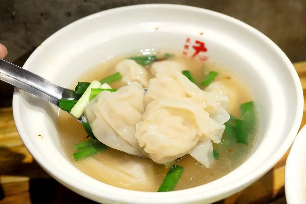 50元搞定!新北5家市場平價早餐:「噶瑪蘭黑豚」餛飩、20年手工刈包、婆媽最愛油飯 50元搞定!新北5家市場平價早餐:「噶瑪蘭黑豚」餛飩、20年手工刈包、婆媽最愛油飯