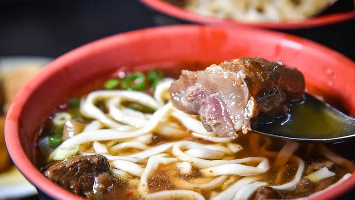 飄香超過40年!台北6家老字號牛肉麵:24小時營業、本土黃牛乾拌麵、限量牛筋 飄香超過40年!台北6家老字號牛肉麵:24小時營業、本土黃牛乾拌麵、限量牛筋